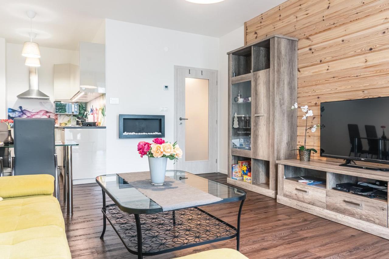 Apartment Lucy - Primo Tatry Stary Smokovec วิสโซเค ดาตรี ภายนอก รูปภาพ